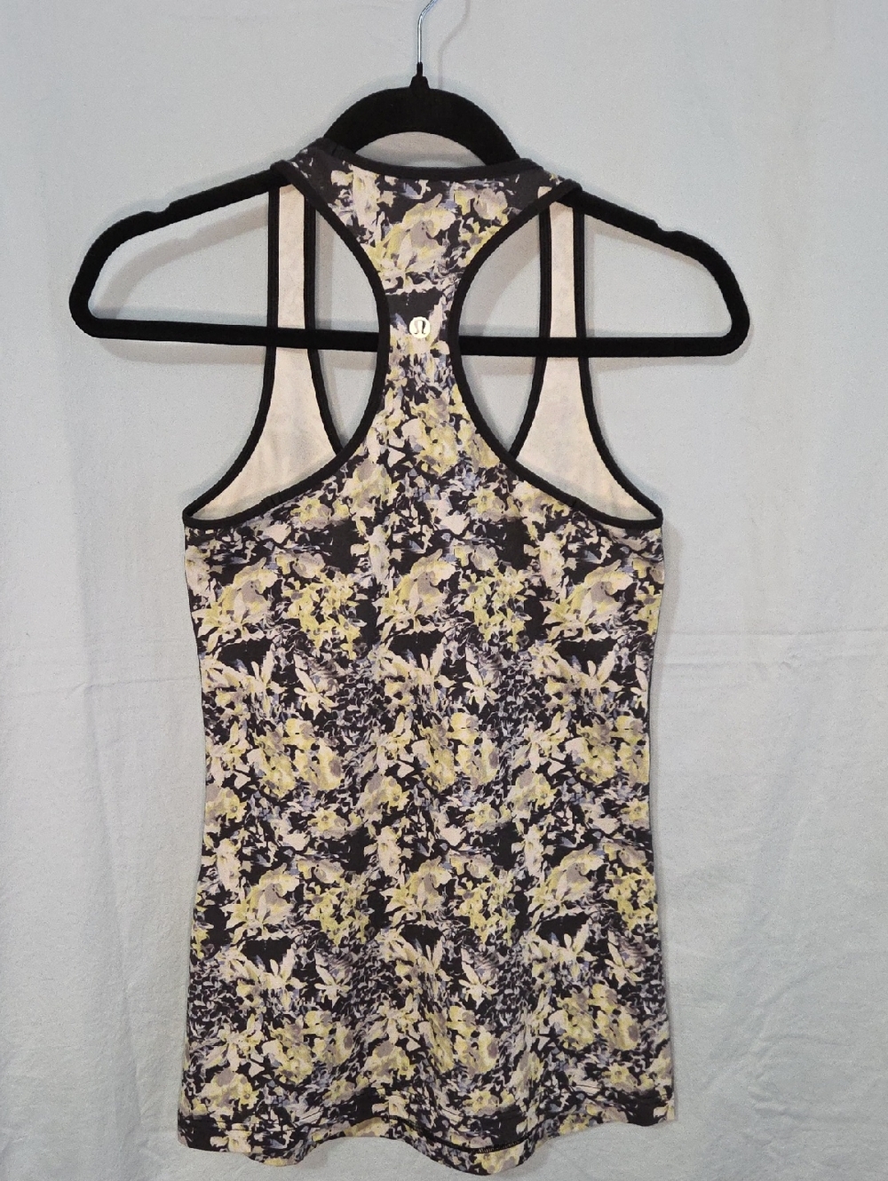 G500. Lululemon Cool Racerback in Crosscourt Petal Black Clarity Yellow / Black - Picture 3 of 5